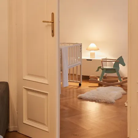 Spacious & Elegant, Ideal Location Apartmán