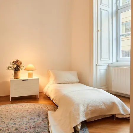 Spacious & Elegant, Ideal Location *