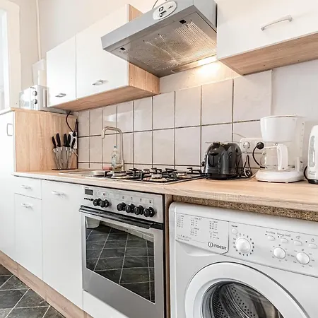 Budget-friendly 2br & 1lr, Delight