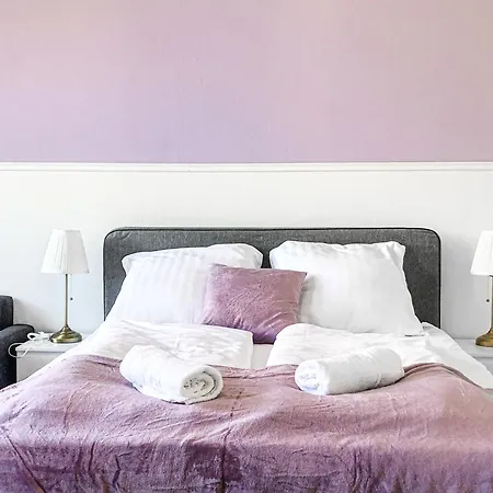 Vibrant 3br Near Akh Hospital - Perfect For Groups Apartment *