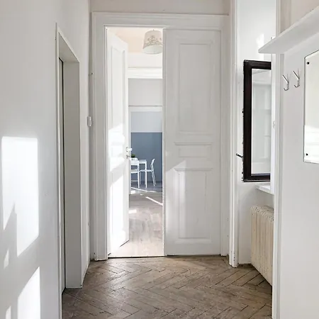 Vibrant 3br Near Akh Hospital - Perfect For Groups Vienna