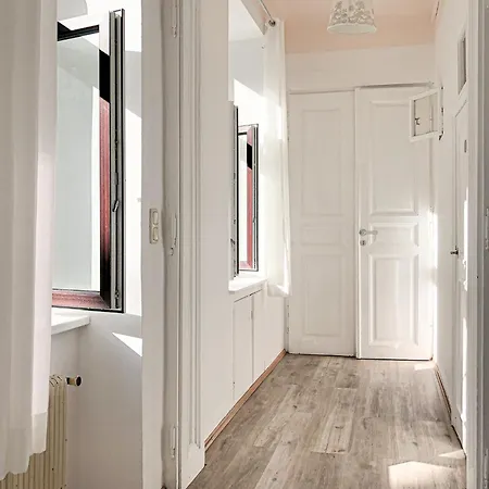 Vibrant 3br Near Akh Hospital - Perfect For Groups Vienna