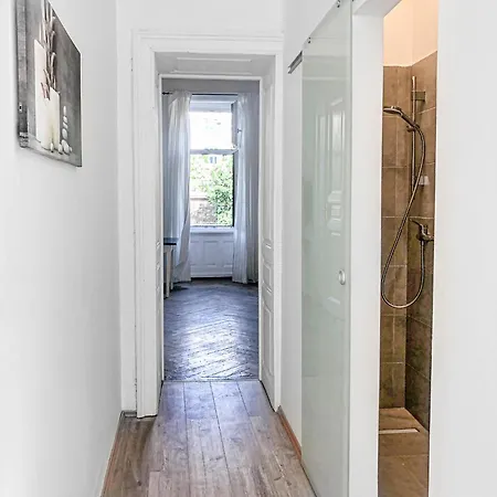 Vibrant 3br Near Akh Hospital - Perfect For Groups * Vienna