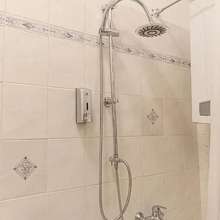 Vibrant 3br Near Akh Hospital - Perfect For Groups * Vienna