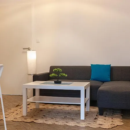 Vibrant 3br Near Akh Hospital - Perfect For Groups Vienna