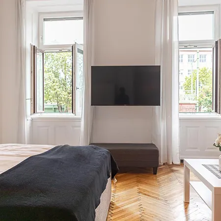 Vibrant 3br Near Akh Hospital - Perfect For Groups Apartment *