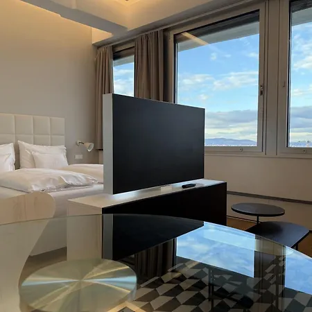 Skyline View Luxury Loft Near Center