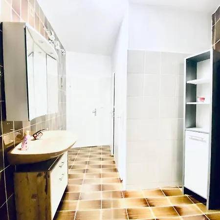 Spacious 4-bedroom Shared For Big Groups Apartment