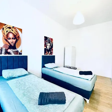 Spacious 4-bedroom Shared For Big Groups Apartment *