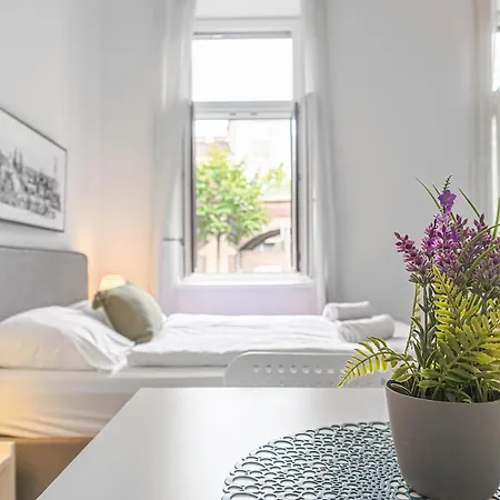 Apartment Attractive 2 Bedroom Apt. Near Akh Ideal For All *