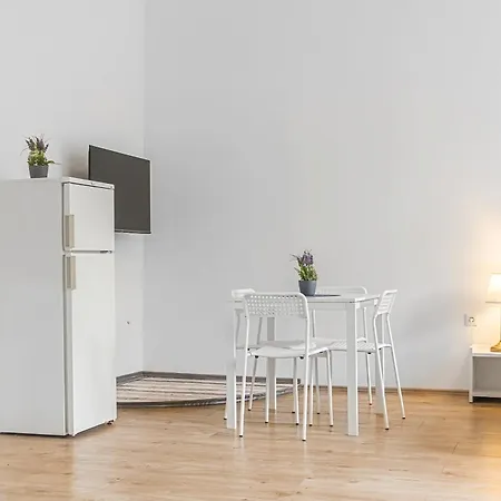 Attractive 2 Bedroom Apt. Near Akh Ideal For All * Vienna