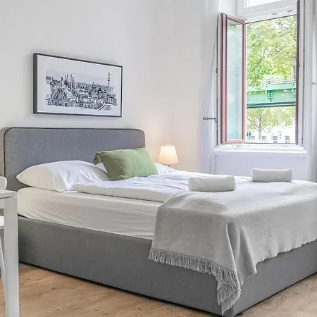 Apartment Attractive 2 Bedroom Apt. Near Akh Ideal For All