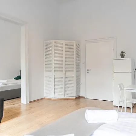 Attractive 2 Bedroom Apt. Near Akh Ideal For All