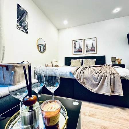 Apartment King - 10 Mins Walk From Downtown