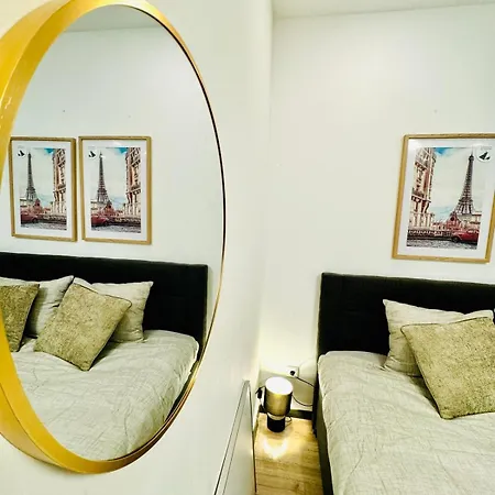 Apartment King - 10 Mins Walk From Downtown *