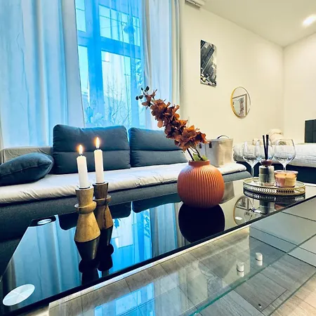 King - 10 Mins Walk From Downtown Apartment