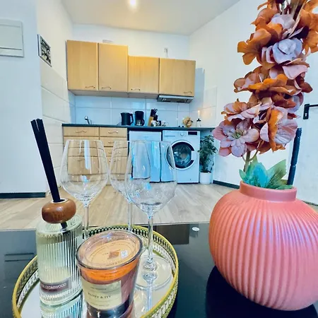 King - 10 Mins Walk From Downtown Apartment *