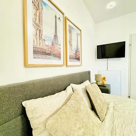 Apartment King - 10 Mins Walk From Downtown Vienna