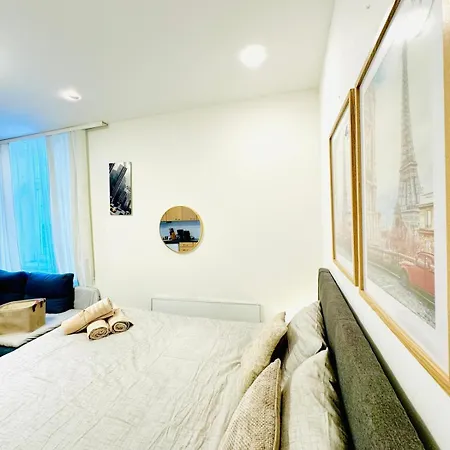 King - 10 Mins Walk From Downtown