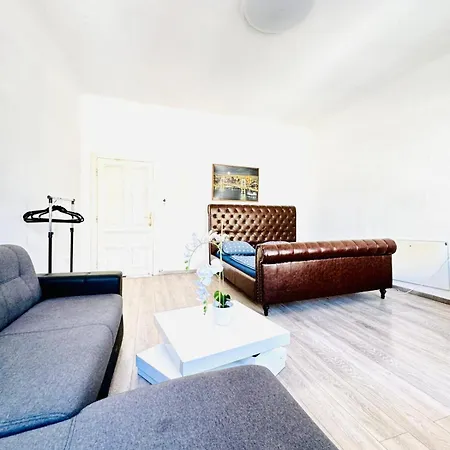 Comfy For Up To 3p, 10min To Fac Platz Apartment