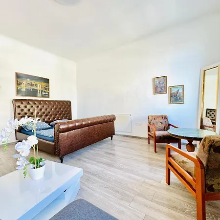Apartment Comfy For Up To 3p, 10min To Fac Platz