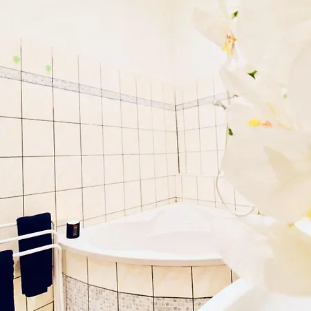 Super Cozy 5 Bedroom Shared 10min Walk To Augarten *