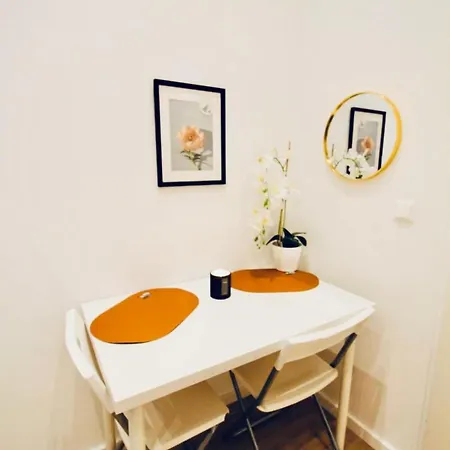 Super Cozy 5 Bedroom Shared 10min Walk To Augarten