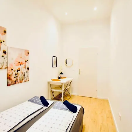 Super Cozy 5 Bedroom Shared 10min Walk To Augarten Apartment *