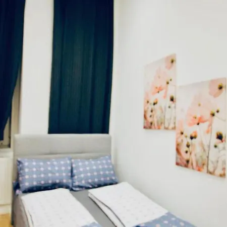 Super Cozy 5 Bedroom Shared 10min Walk To Augarten Vienna
