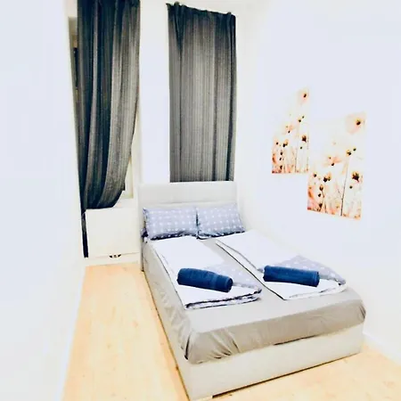 Super Cozy 5 Bedroom Shared 10min Walk To Augarten Apartment *