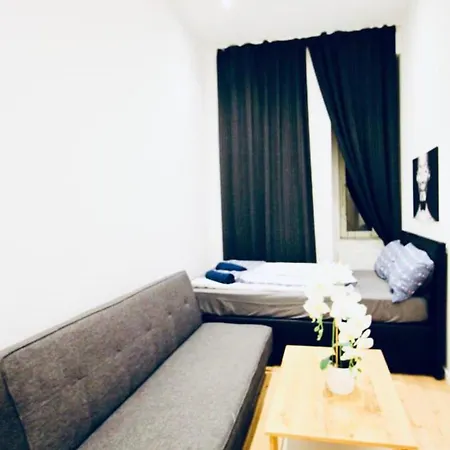 Super Cozy 5 Bedroom Shared 10min Walk To Augarten Apartment Vienna