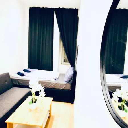 Super Cozy 5 Bedroom Shared 10min Walk To Augarten *
