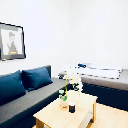 Super Cozy 5 Bedroom Shared 10min Walk To Augarten *