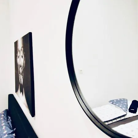 Super Cozy 5 Bedroom Shared 10min Walk To Augarten Apartment