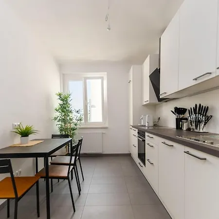 3br I 5 Minutes To Main Station I Long Term Vienna