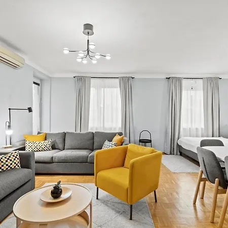Apartment Great Public Transport I 80sqm I Loggia With A View