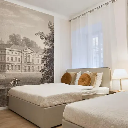 Szálloda Very Apartments, 5 Min To Center, No Reception 3*