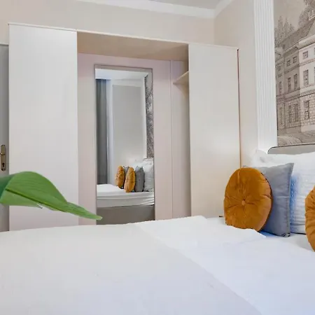 Hotel Very Apartments, 5 Min To Center, No Reception 3*