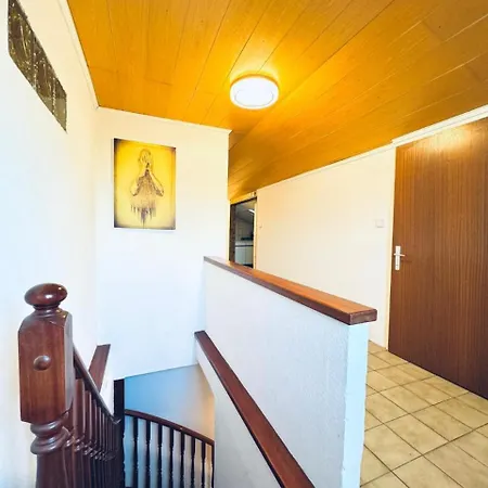 Apartment Cozy In A For Groups, 16-mins To Blumengaerten *