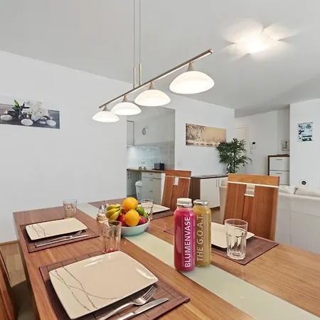 2-zimmer Wohnung, Im Zentrum, Garage, Terrasse Vienna