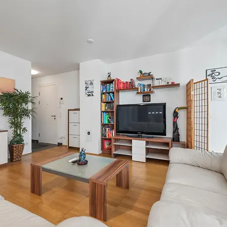 2-zimmer Wohnung, Im Zentrum, Garage, Terrasse *