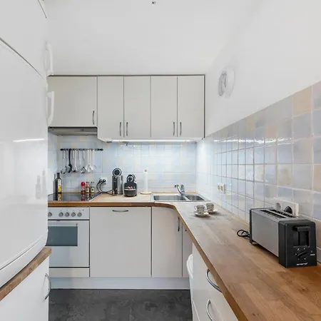 Apartment 2-zimmer Wohnung, Im Zentrum, Garage, Terrasse