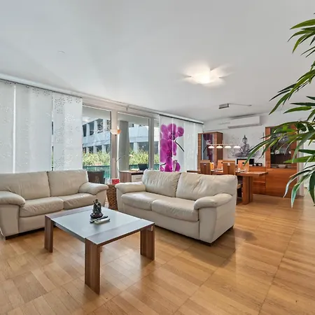 Apartment 2-zimmer Wohnung, Im Zentrum, Garage, Terrasse *