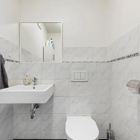2-zimmer Wohnung, Im Zentrum, Garage, Terrasse * Vienna