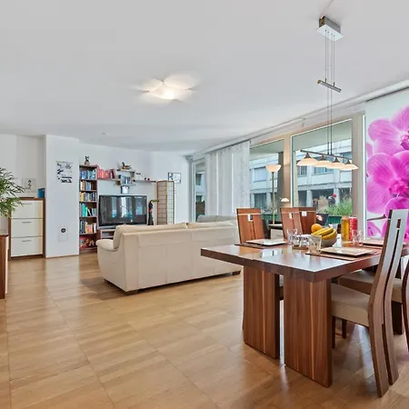 2-zimmer Wohnung, Im Zentrum, Garage, Terrasse Apartment *