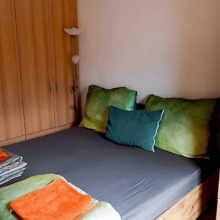Close To Centre And Next To Hbf And Easy From Airport *