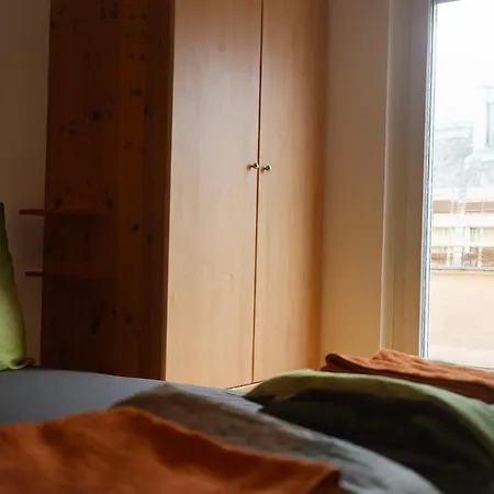 Close To Centre And Next To Hbf And Easy From Airport Apartment