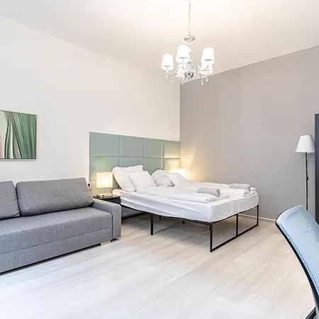 Danube Delight: Elegant Getaway Near Prater Stern Apartment