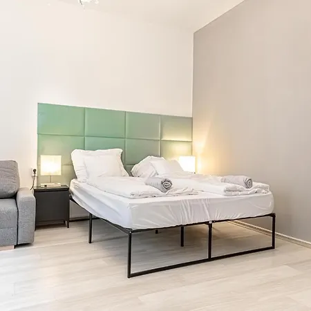 Danube Delight: Elegant Getaway Near Prater Stern Apartment