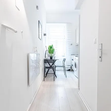 Apartment Danube Delight: Elegant Getaway Near Prater Stern Vienna